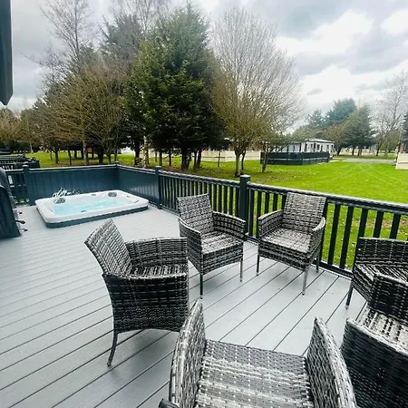 Lodge Belle Vue With Hot Tub York