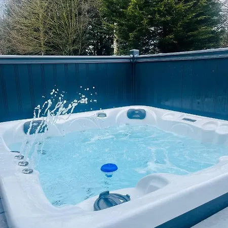 Belle Vue With Hot Tub *