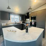 Lodge Belle Vue With Hot Tub *