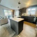 Belle Vue With Hot Tub *