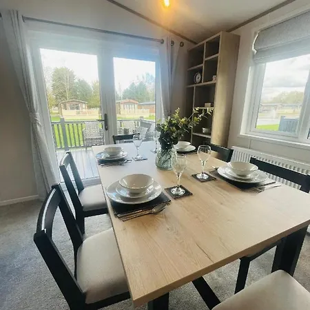 Belle Vue With Hot Tub יורק